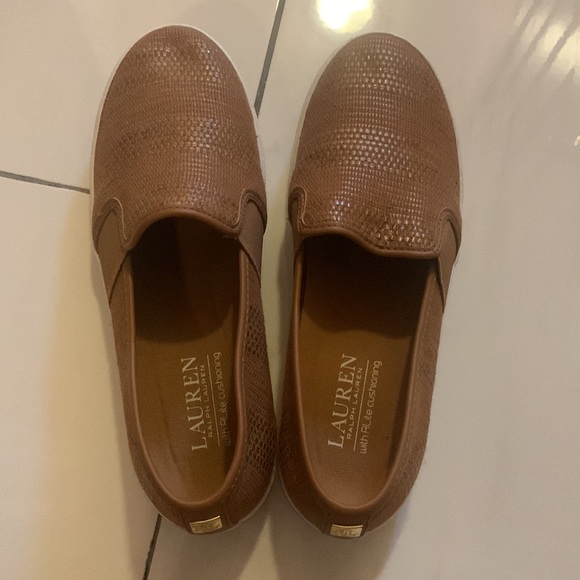 Shoes - Picture 2 of 4